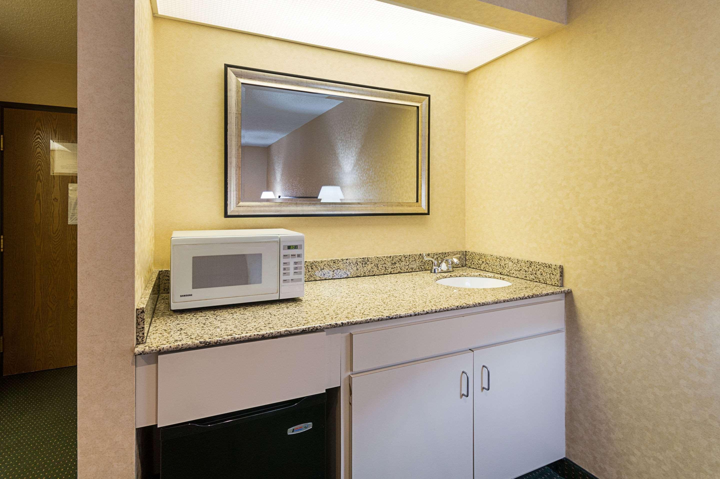 Quality Inn Parkersburg North-Vienna Экстерьер фото
