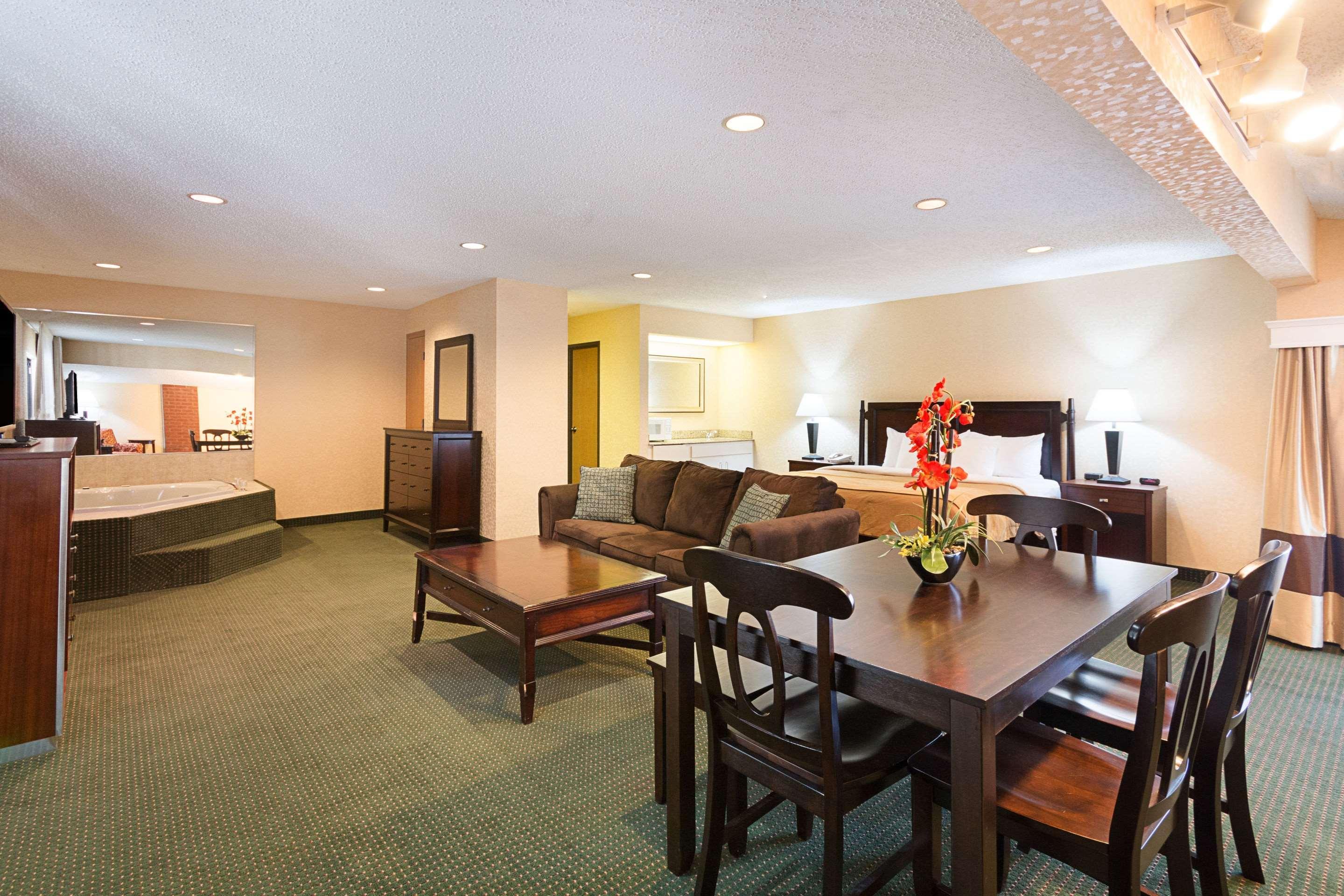 Quality Inn Parkersburg North-Vienna Экстерьер фото
